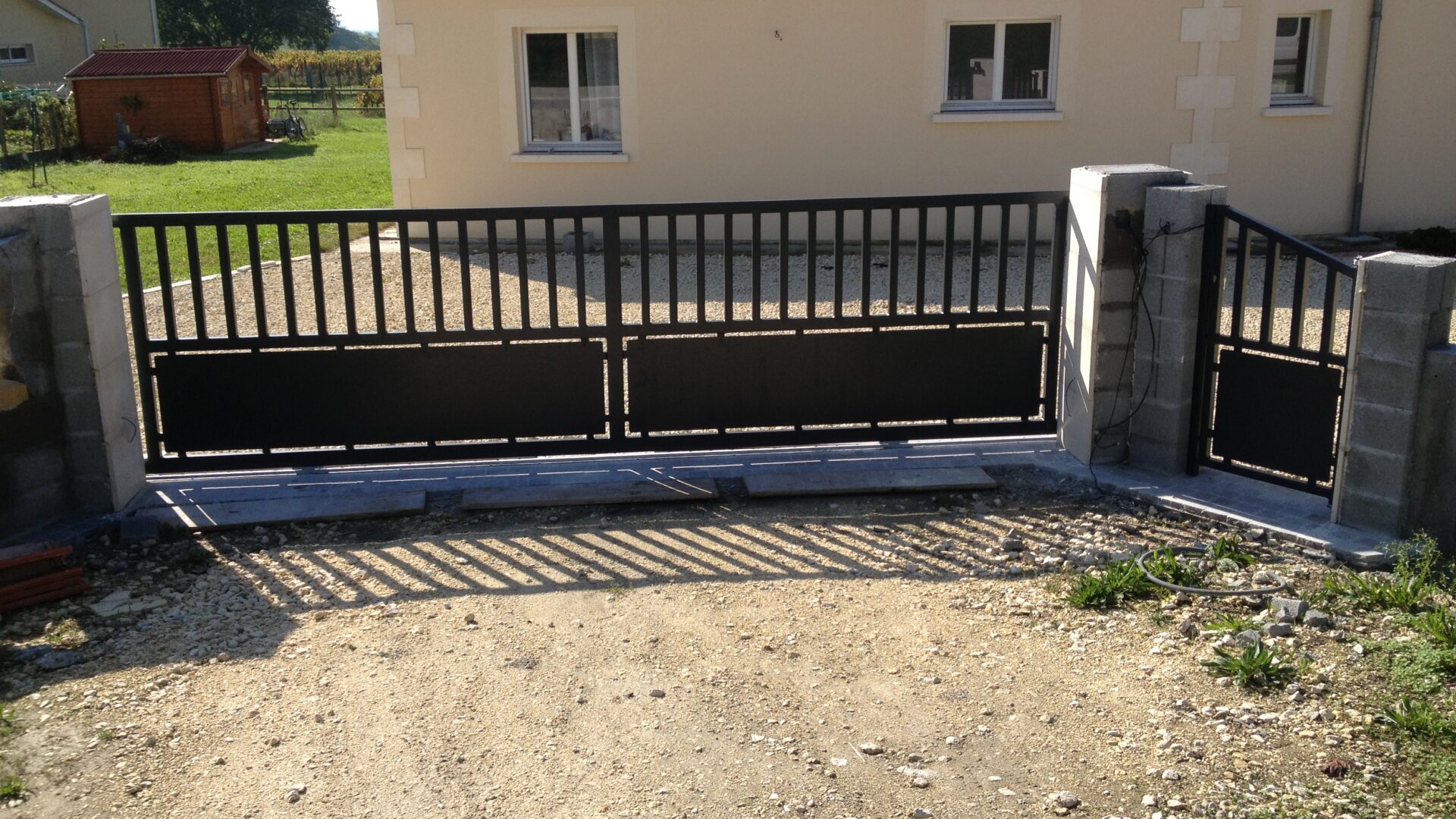 Portail acier galvanisé modèle Dublin — Gironde n°6 - photo 1 - Ludovic Lecourt, metallier Bordeaux Gironde