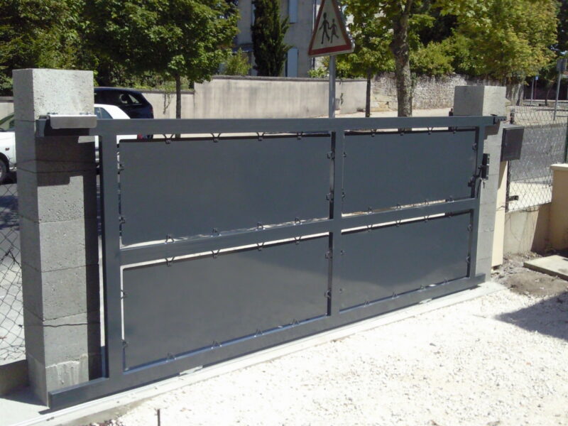 Portail acier galvanisé modèle Paris — Gironde n°3 - photo 1 - Ludovic Lecourt, metallier Bordeaux Gironde