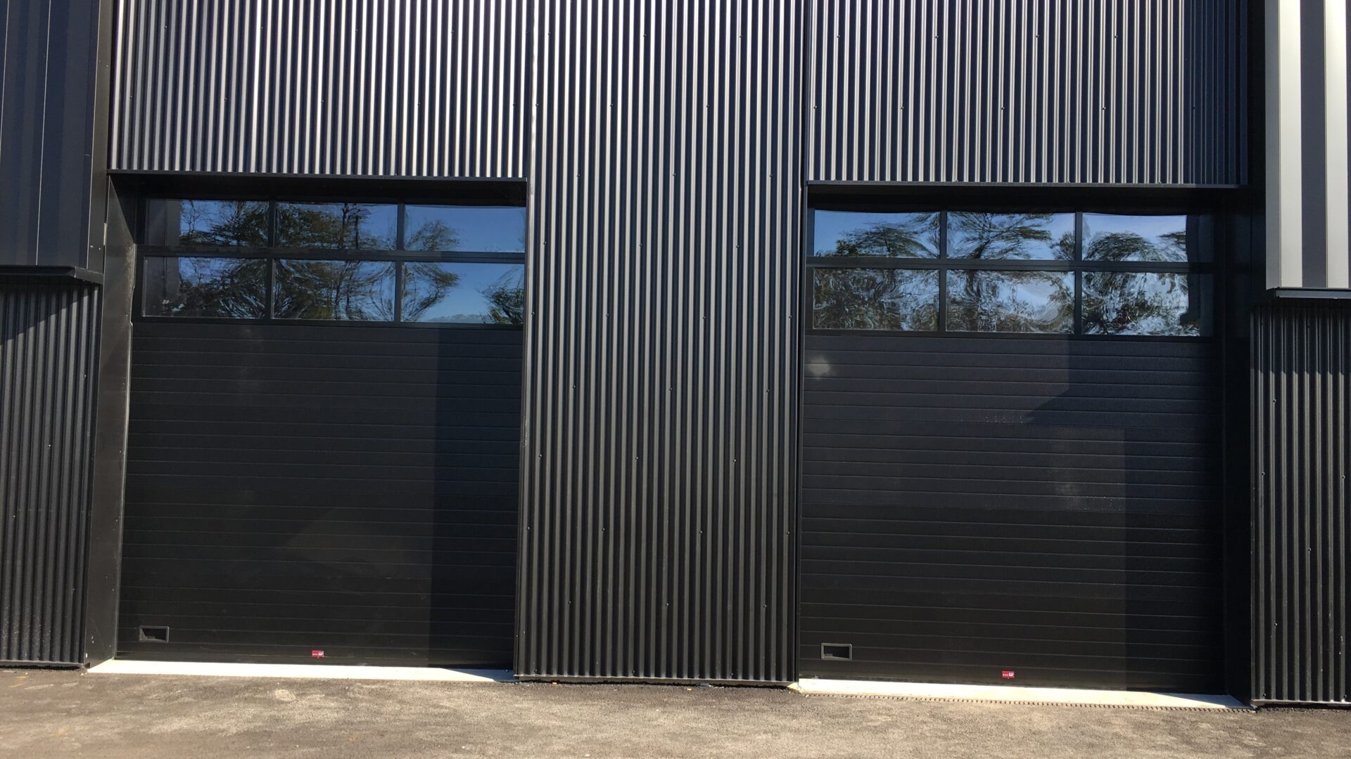 Porte sectionnelle acier — Gironde n°6 - photo 2 - Ludovic Lecourt, metallier Bordeaux Gironde